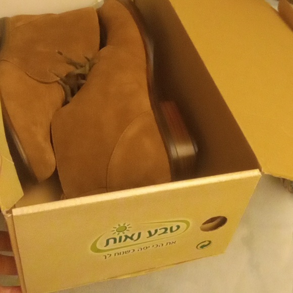 New NAOT Suede ANKLE BOOTIES Orthopedic Insole/ Flexible Shock Absorbing Soles - Picture 4 of 13